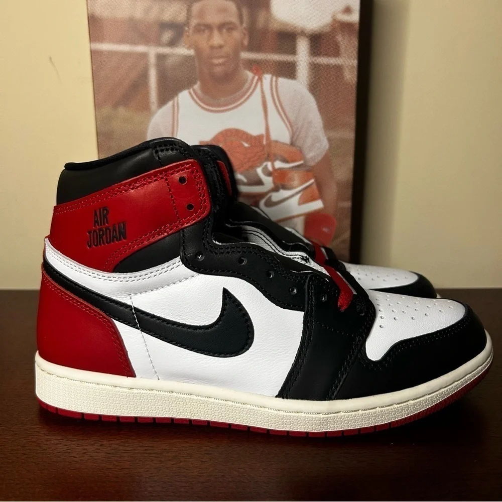 Nike Air Jordan 1 Retro High OG Black Toe (8 Men's / 9.5 Women's) - Picture 2 of 13
